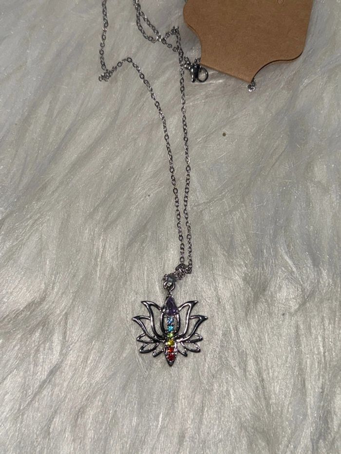 Collier pendentif fleur de lotus et chakra - photo numéro 2