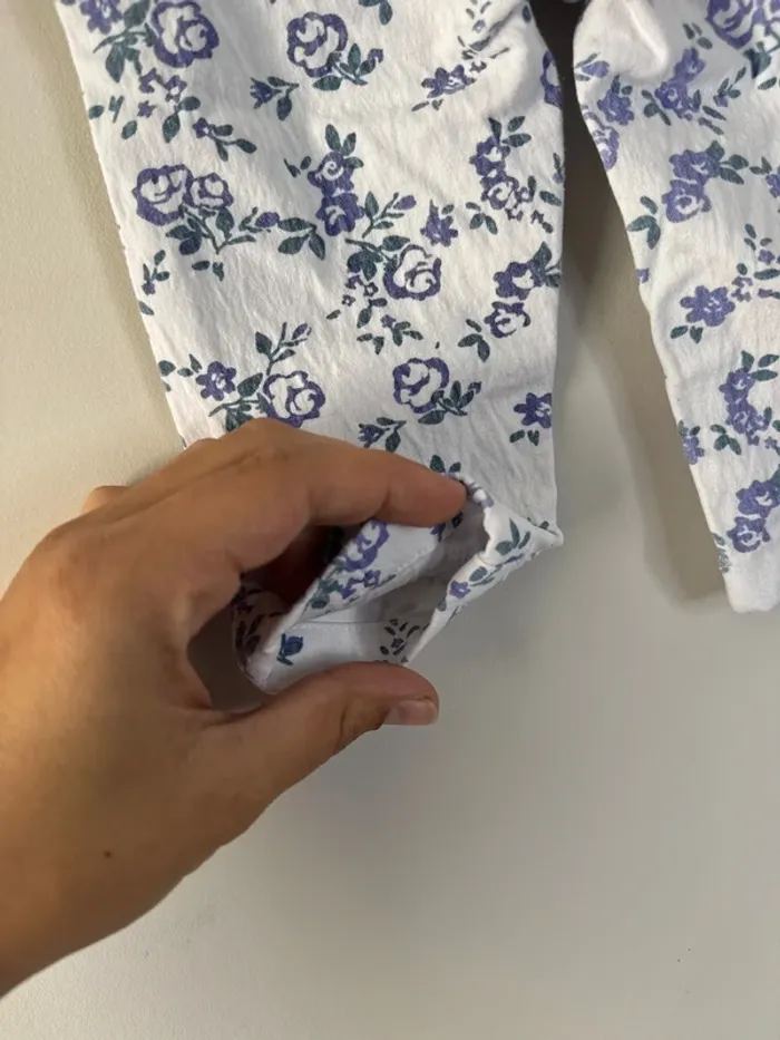 👖 jeans à fleurs - bébé fille - 6 mois - 67 cm - Pommette - très bon état - photo numéro 4