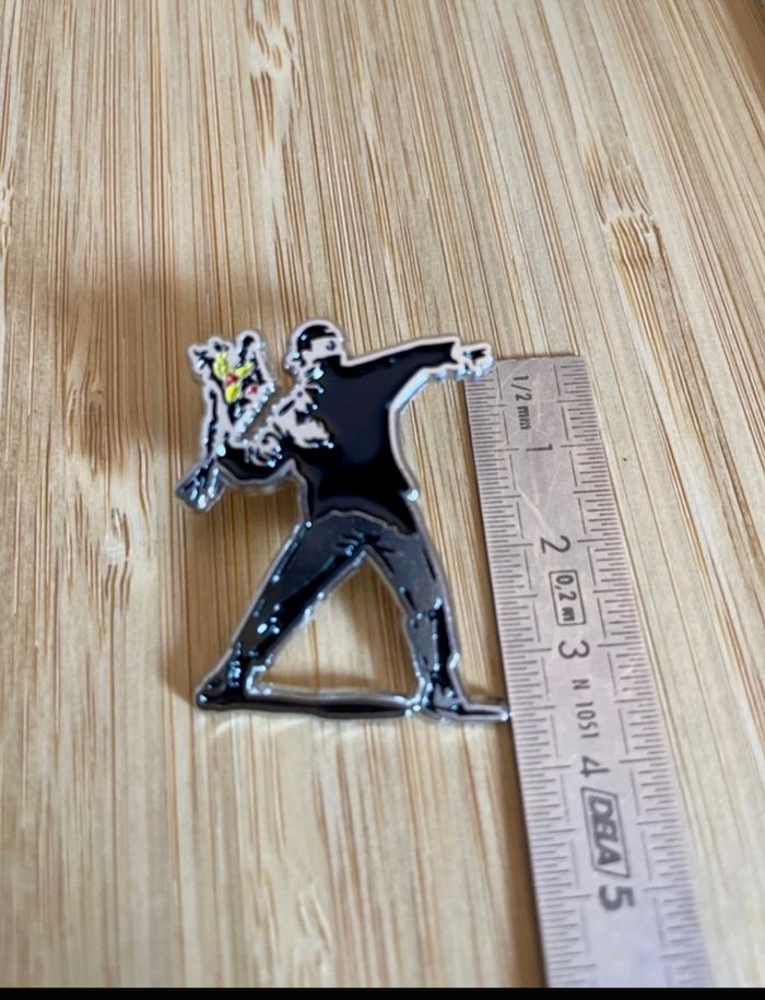 Pins art street Bansky