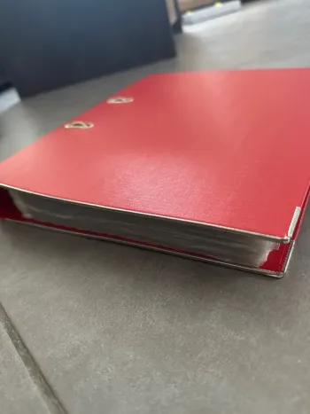 Classeur à levier avec 150 pochettes