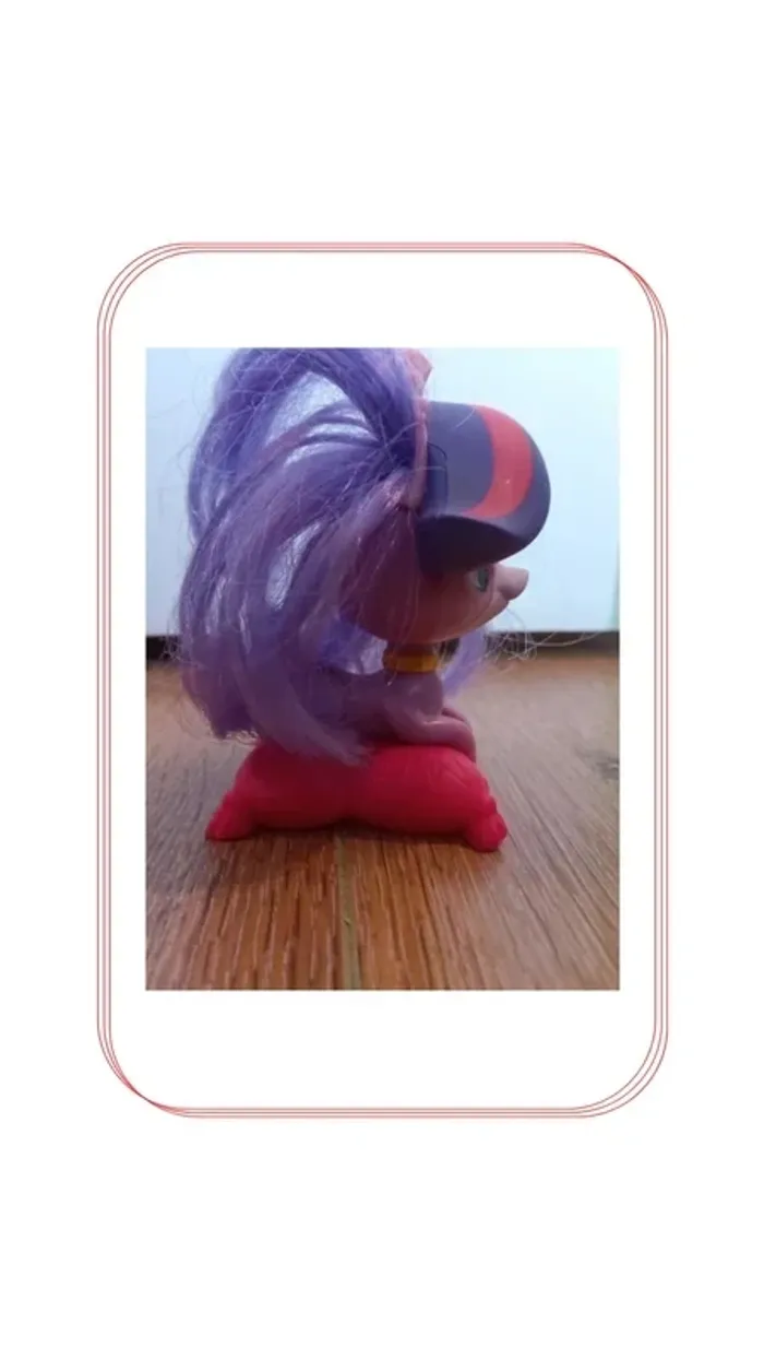 Figurine Chienne princesse sur coussin Littlest Pet Shop - Hasbro - photo numéro 4