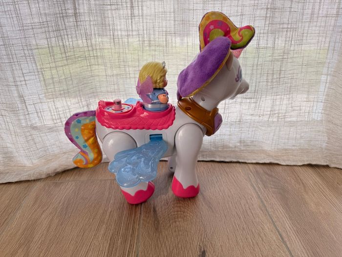 Azalée la licorne arc-en-ciel enchantée et Chloé la Reine des fées Tut tut copain - photo numéro 4