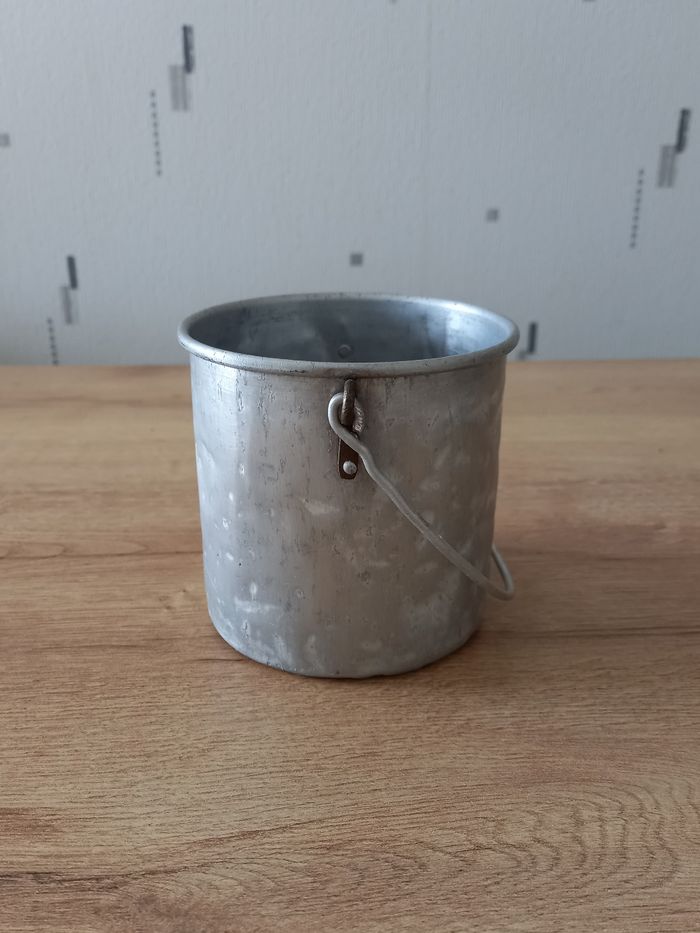 Timbale ancienne en aluminium. - photo numéro 2