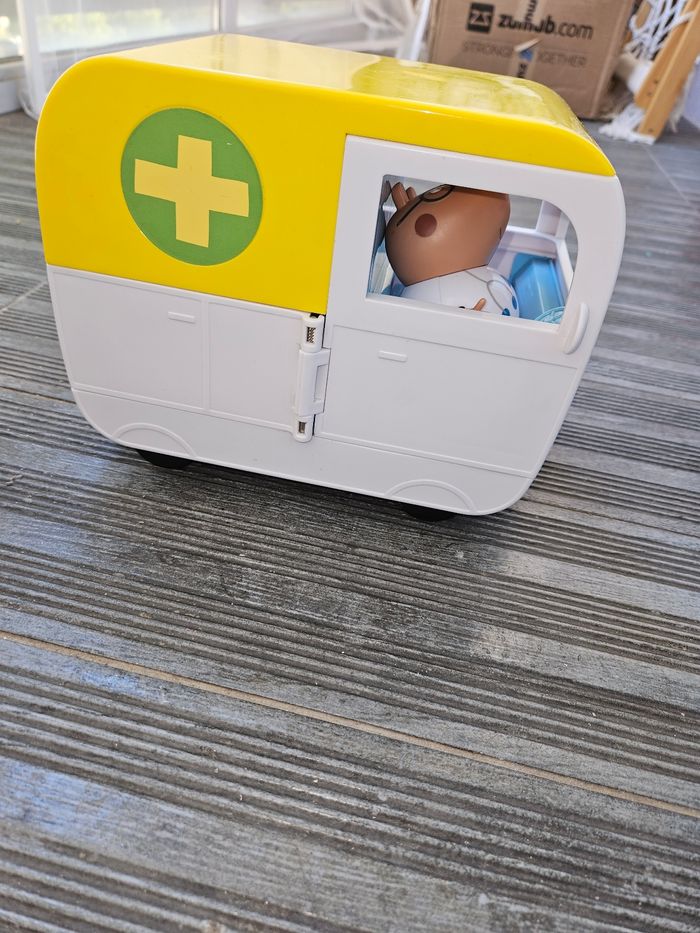 Ambulance peppa pig - photo numéro 5