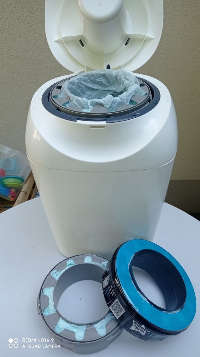 poubelle à couches Tommee  tippee + 2 recharges - photo numéro 2