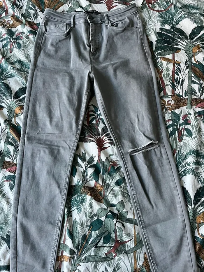 Jean gris stradivarius 42 neuf
