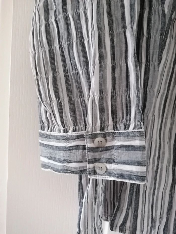Chemise portée une ou 2 fois comme neuve taille 4 - photo numéro 4