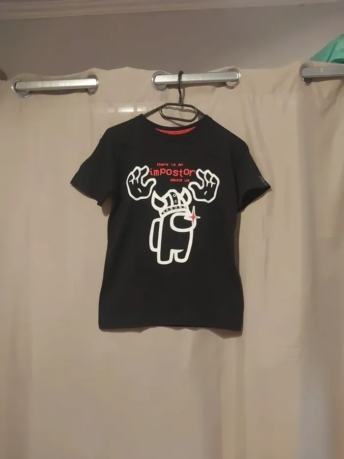 Tee shirt among us