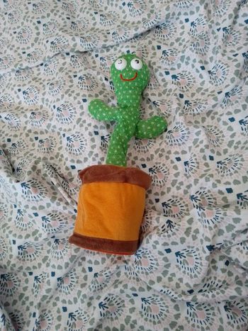 Peluche musicale Cactus qui chante et danse