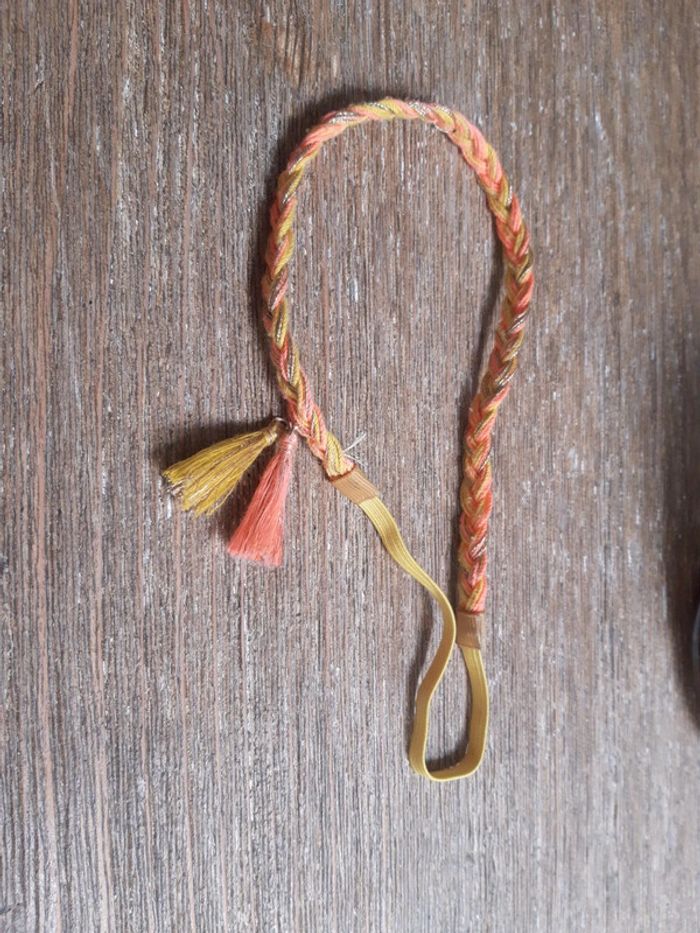 Bandeau élastique Tao jaune orange doré pompon