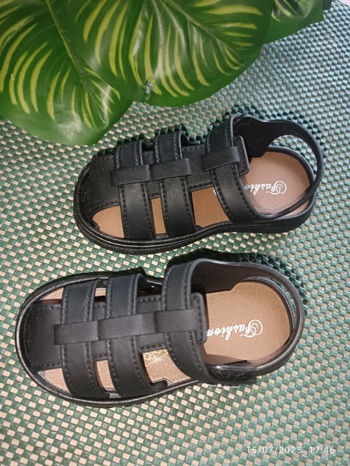 🔸Chaussure d’été noir. Taille 22. Neuf🔸