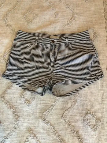 Short court rayé taille 38 H&M