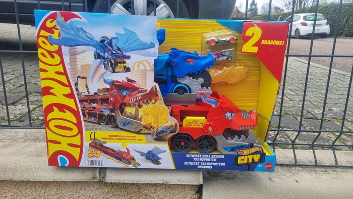 Hotwheels ultimate transporteur dragons