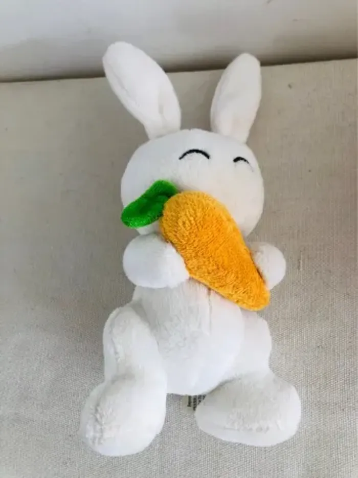 Peluche lapin prizee neuve avec sa carotte - photo numéro 5