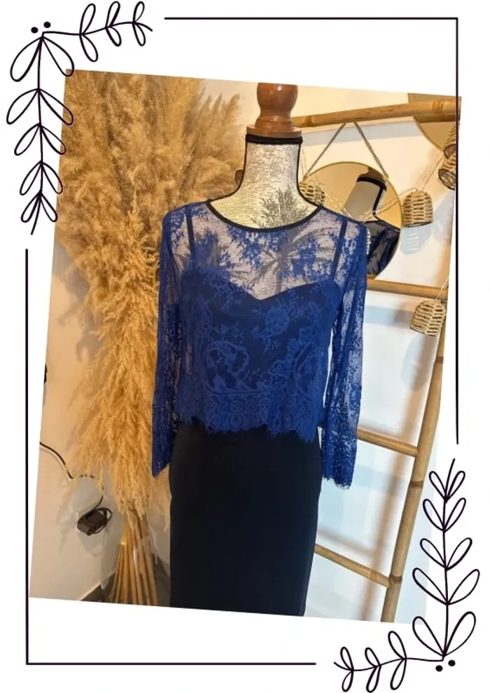 Robe chic bleu avec dentelle - photo numéro 2