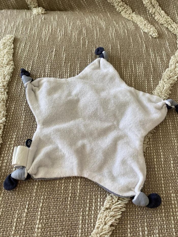 Peluche doudou plat 24cm Obaïbi étoile baleine bleu et jaune très bon état - photo numéro 3