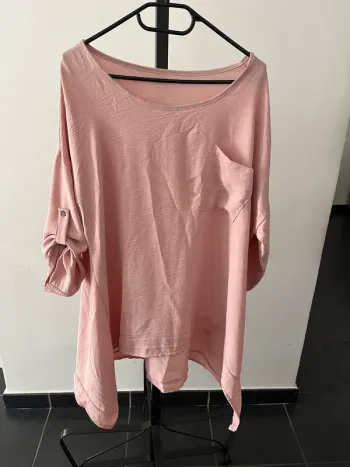 Tunique rose  Taille unique.