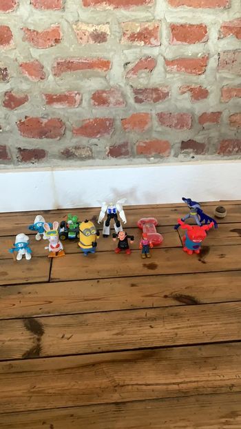 Lot de différentes figurines