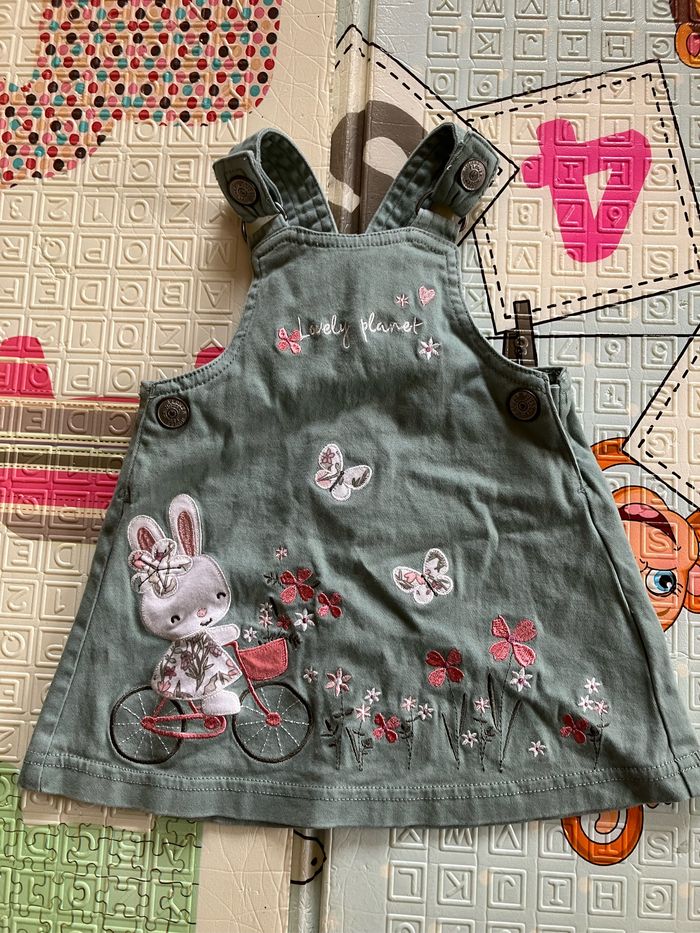 Vend robe neuve taille 6 mois