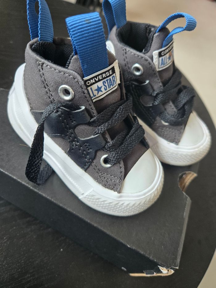 ​Chaussures Bébé CONVERSE All Star T.19 - Gris/Noir/Bleu - TBE - photo numéro 5