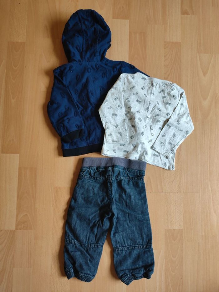 Lot tenue Jean TAO+ t-shirt manches longues et sweat zippé à capuche Kiabi en 18M - photo numéro 10