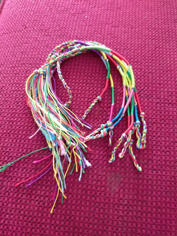 Jolis bracelets brésiliens multicolores jamais portés - photo numéro 6