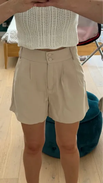 Short beige