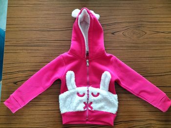 Veste sweat à capuche rose fushia en 24mois marque shialy