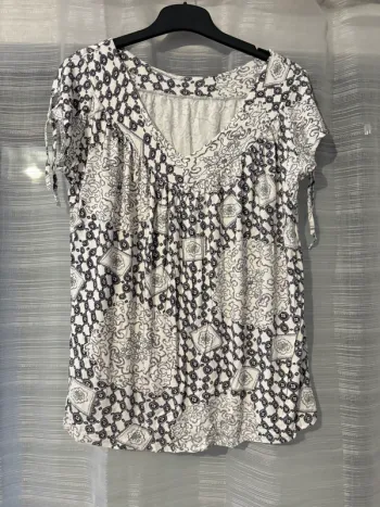 Tee-shirts blanc et violet