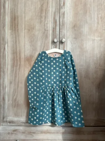 Robe chaude et souple t. 8 ans