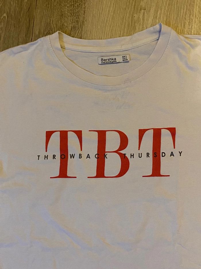 t-shirt blanc à lettres Rouge Bershka, taille S. - photo numéro 2