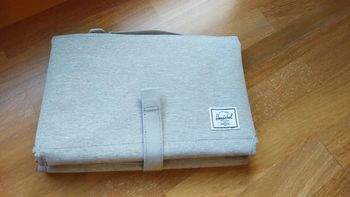 Tapis à langer herschel neuf