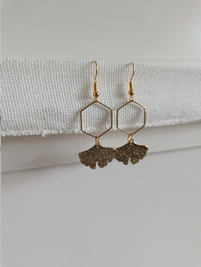 Boucles d'oreilles dorées feuilles gingko - photo numéro 4