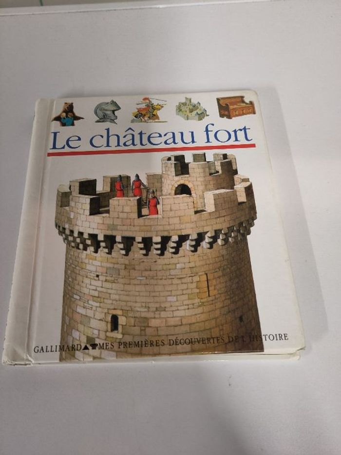 livre documentaire Le château fort