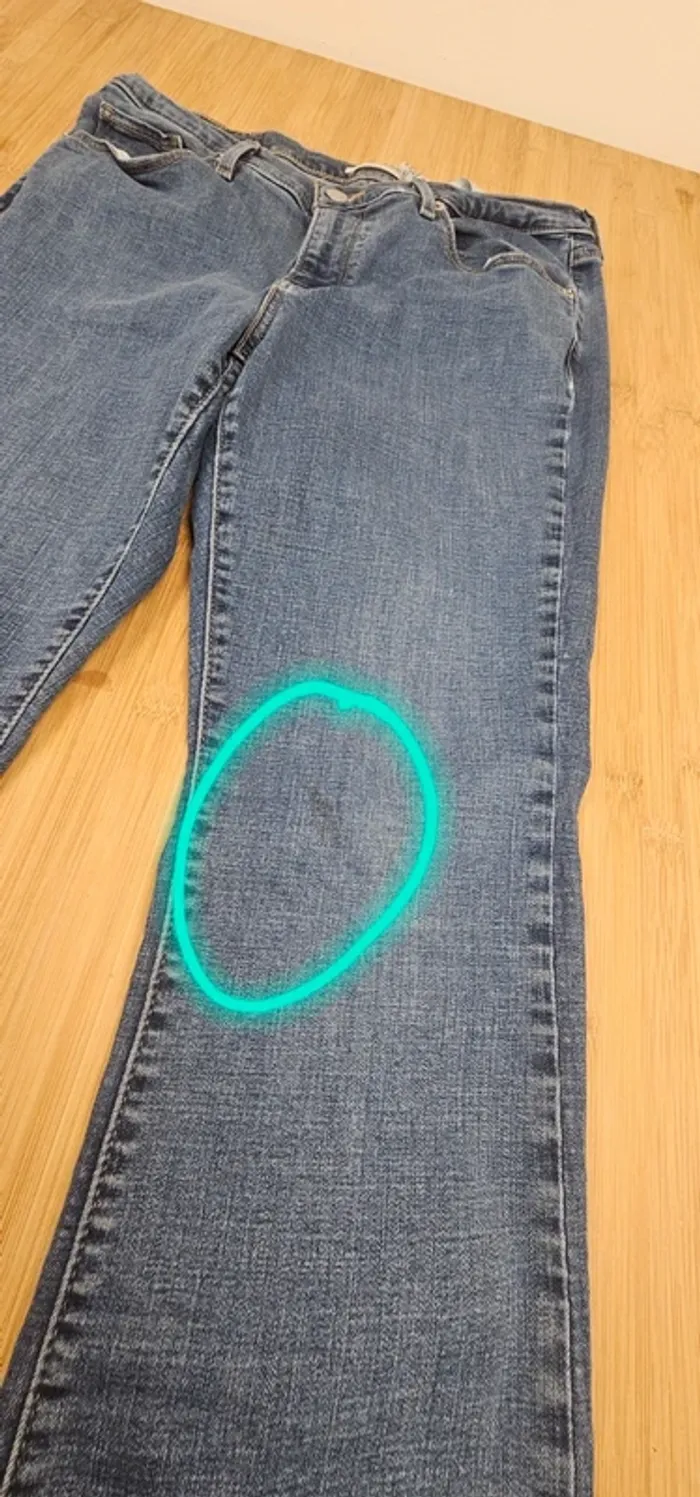 Levi's un peu évasé par le bas + patch offert classic bootcut T:40 W31 L30 - photo numéro 6