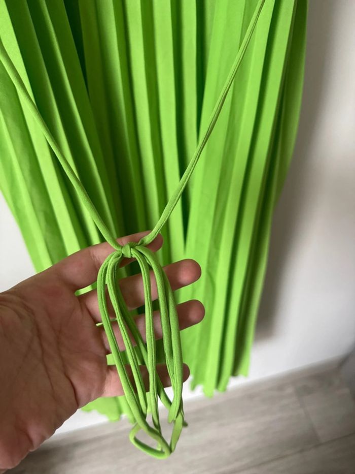 👗 Robe plissée mi-longue à bretelles fines - Vert- neuf sans étiquette - Mango - taille M - photo numéro 3
