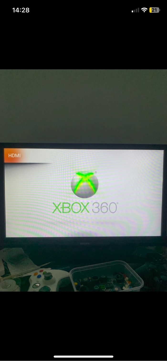 Xbox 360 fonctionne parfaitement avec c’est câble - photo numéro 2