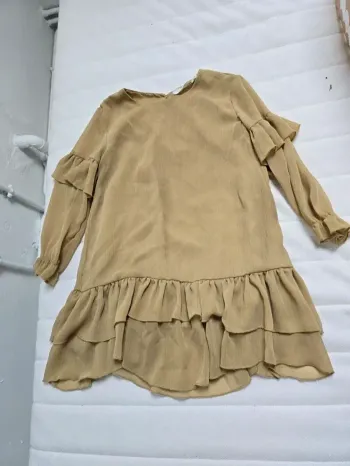 robe légère manche longue de la marque h&m taille 6 ans - 116 cm Robe neuve, lavé mais non porté