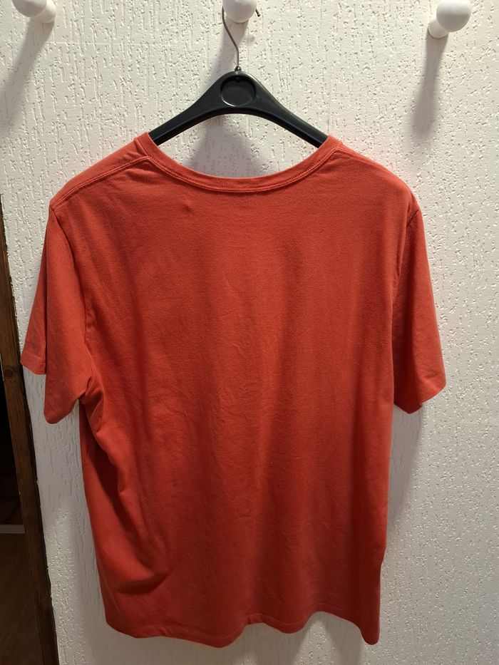 Joli tee-shirt homme Levi's XL uni rouge très bon état - photo numéro 2