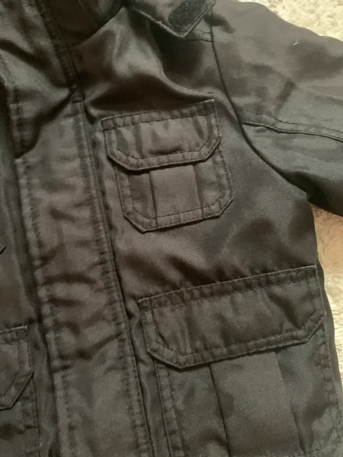 Veste noire à capuche – H&M – Taille 3-4 ans (104 cm) - photo numéro 2