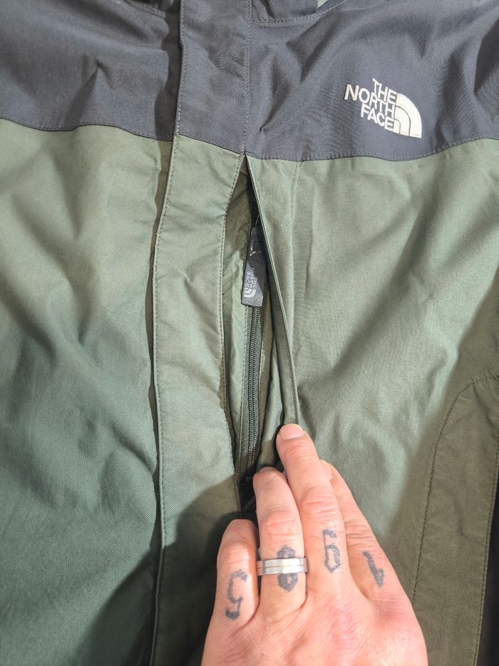 Veste the North face, taille S, kaki et noir, très bon état, - photo numéro 3