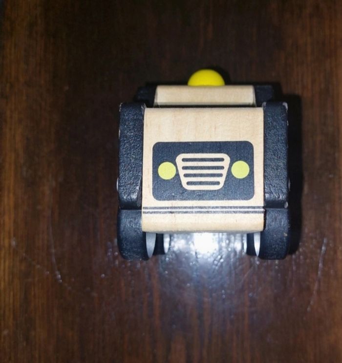 Voiture en bois - photo numéro 2