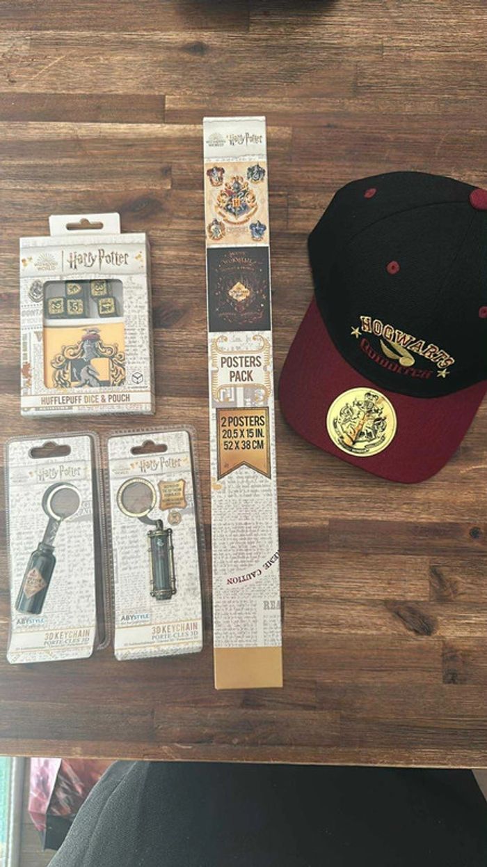 Lot articles Harry Potter