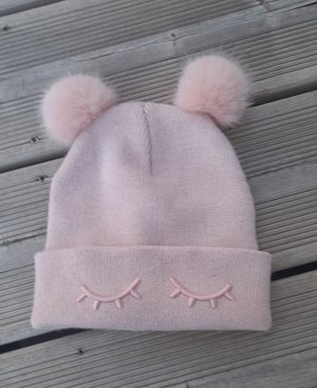 Bonnet rose pastel à paillettes