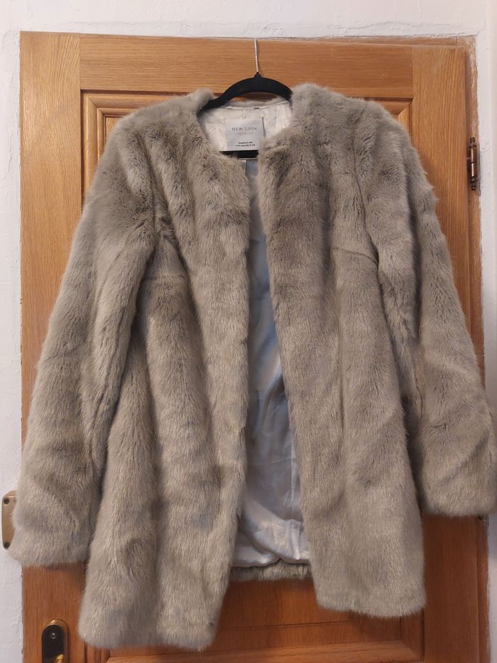 Manteau fausse fourrure