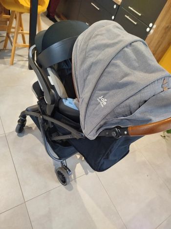 Poussette joie tourist avec cosy