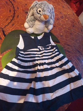 Belle robe marine évasée doublures 9 a 12 mois