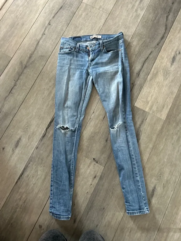 Levis