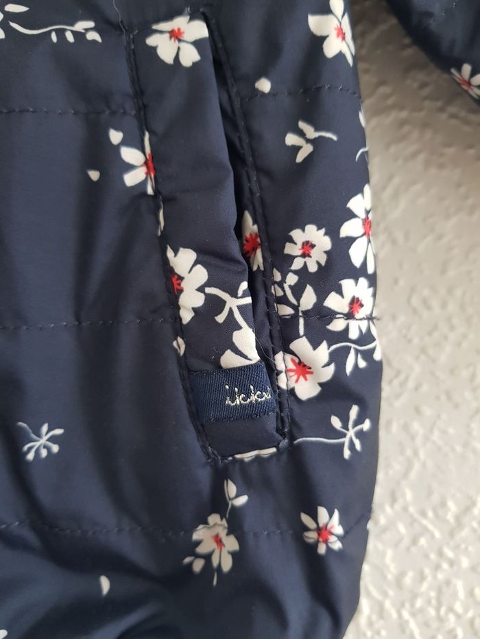 IKKS - Veste / doudoune légère avec capuche - Réversible - Bleu marine ou bleu marine avec fleurs - photo numéro 2