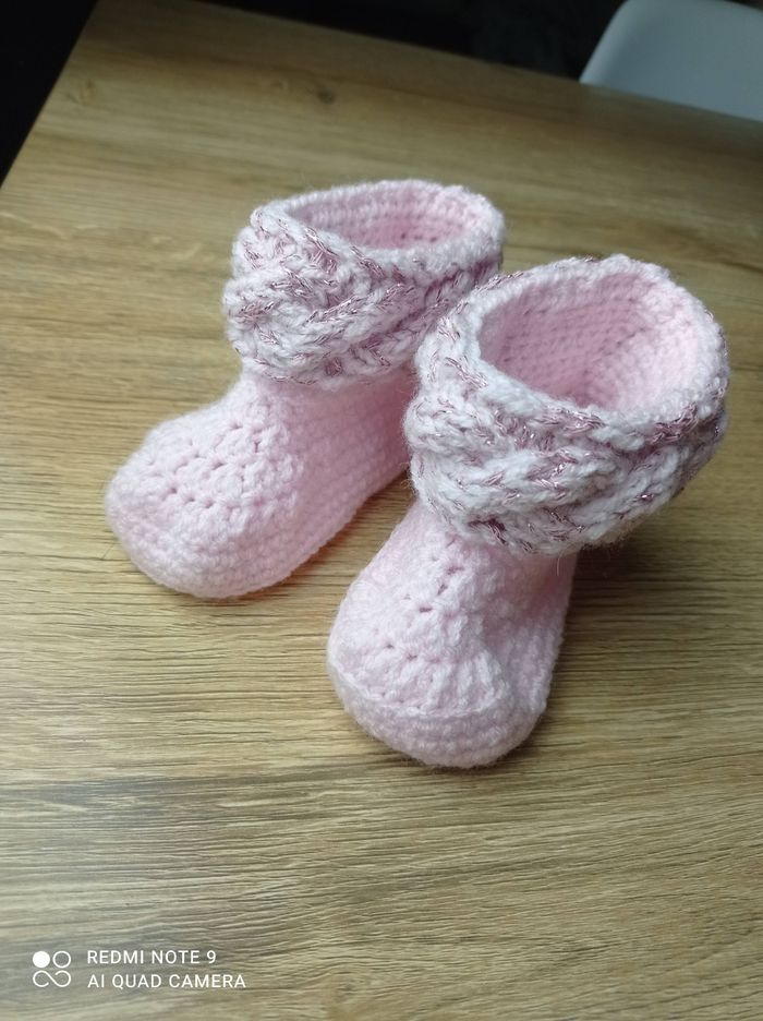 Chaussons fait mains 3/6 mois - photo numéro 2